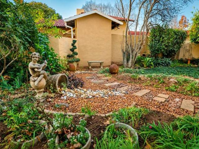 3 Bedroom Townhouse in Eldoraigne