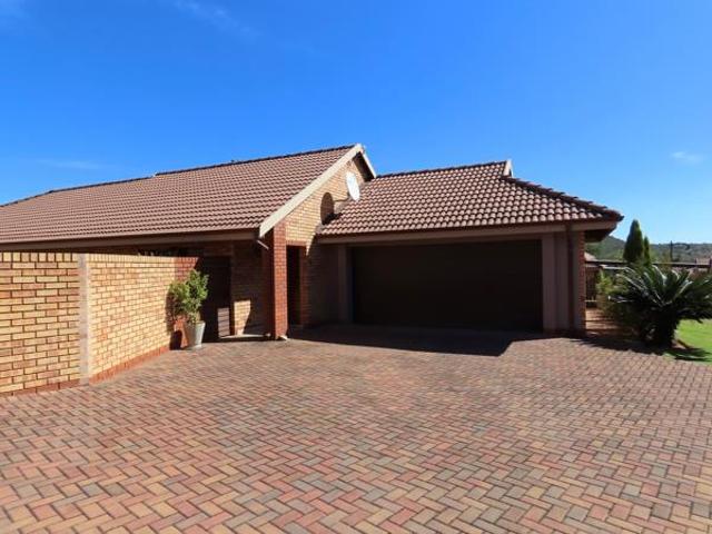 3 Bedroom Townhouse in Eldoraigne
