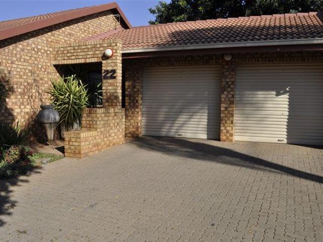 3 Bedroom Townhouse in Eldoraigne