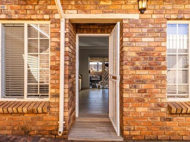 3 Bedroom Townhouse in Eldoraigne