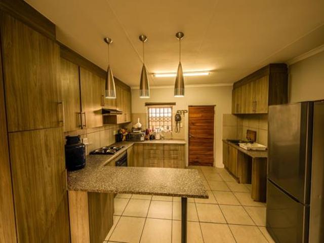 3 Bedroom Townhouse in Emalahleni Witbank Central