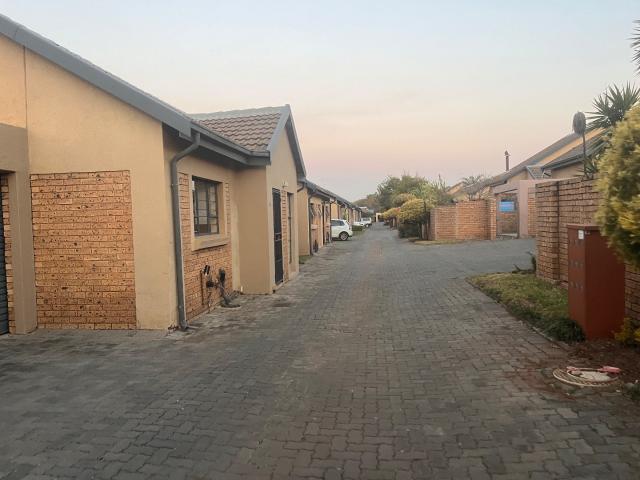 3 Bedroom Townhouse in Equestria