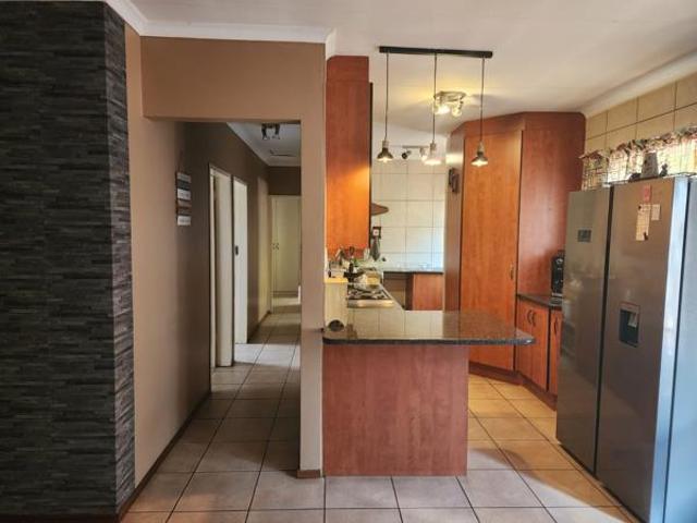 3 Bedroom Townhouse in Glen Marais