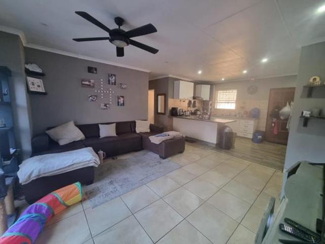 3 Bedroom Townhouse in Glen Marais