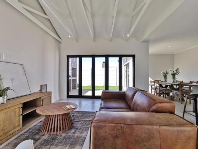 3 Bedroom Townhouse in Glenroy Park