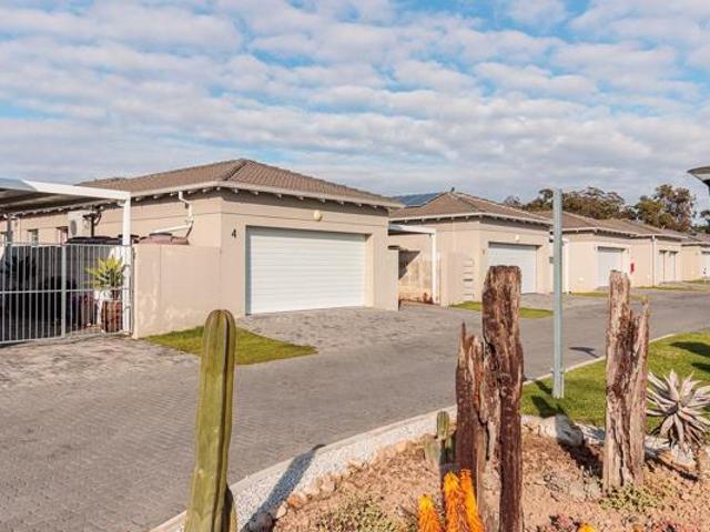 3 Bedroom Townhouse in Glenroy Park