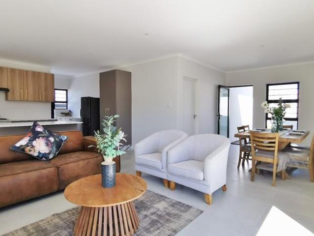 3 Bedroom Townhouse in Glenroy Park