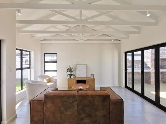 3 Bedroom Townhouse in Glenroy Park