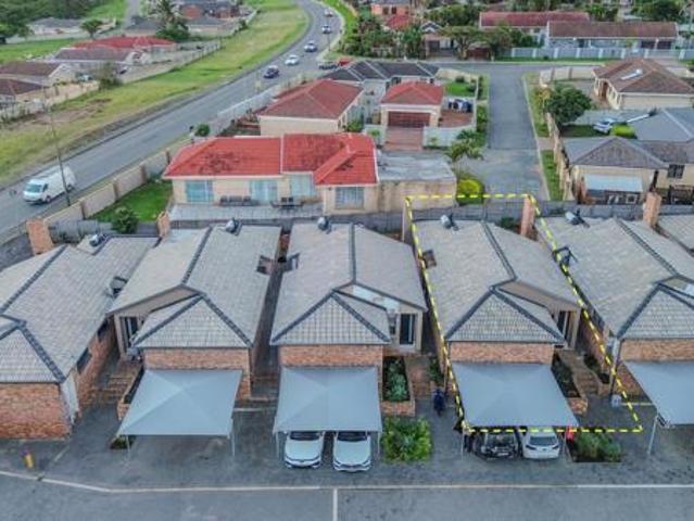 3 Bedroom Townhouse in Gonubie