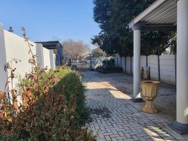 3 Bedroom Townhouse in Grimbeek Park