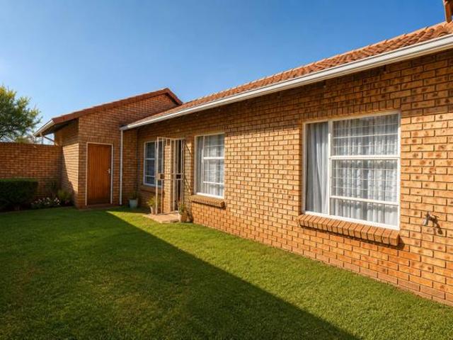 3 Bedroom Townhouse in Grobler Park