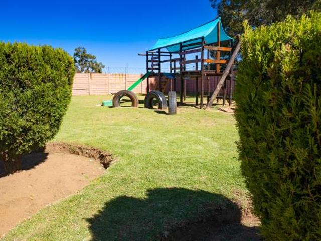 3 Bedroom Townhouse in Grobler Park