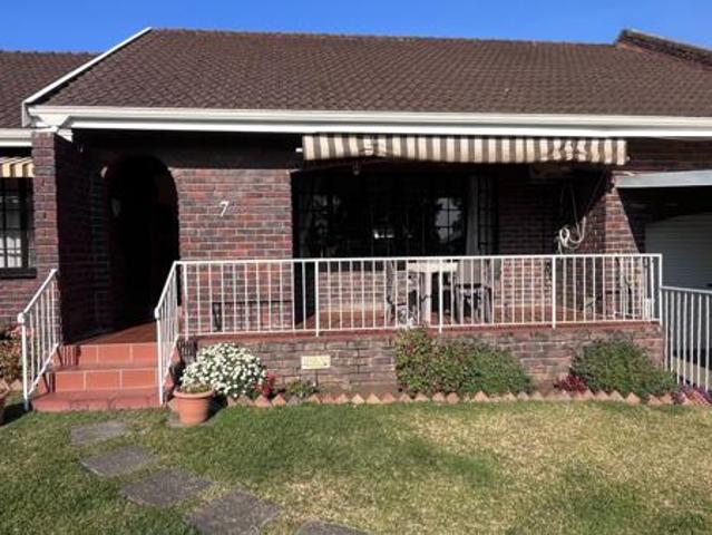 3 Bedroom Townhouse in Hayfields