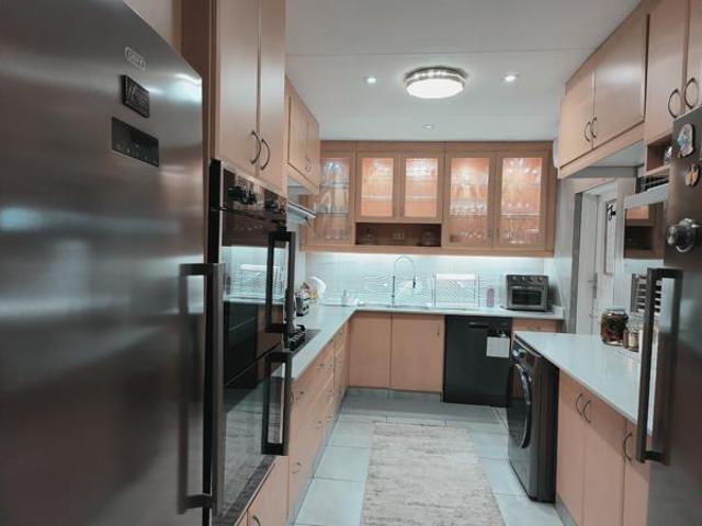 3 Bedroom Townhouse in Hayfields