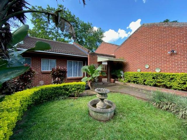3 Bedroom Townhouse in Hayfields