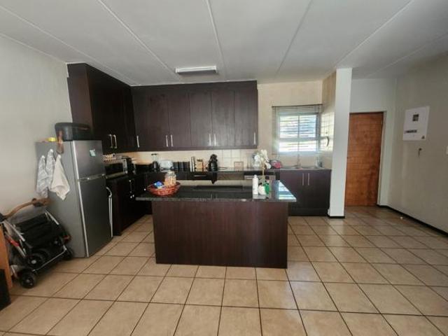 3 Bedroom Townhouse in Helderkruin