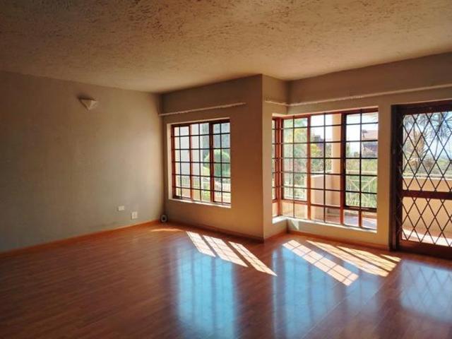 3 Bedroom Townhouse in Helderkruin