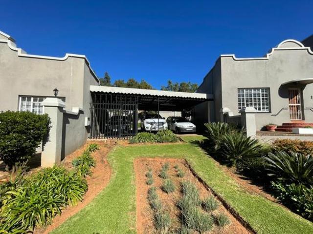 3 Bedroom Townhouse in Helderkruin