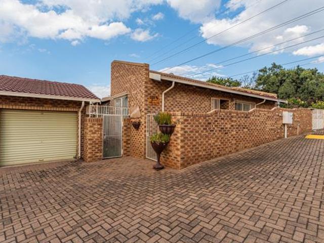 3 Bedroom Townhouse in Helderkruin