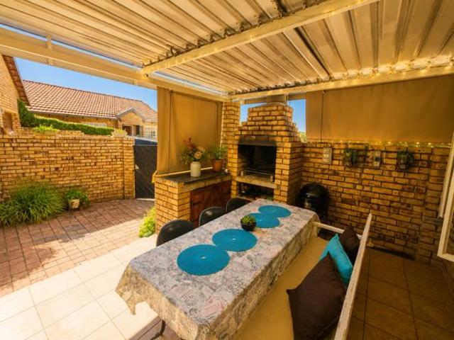 3 Bedroom Townhouse in Hennopspark
