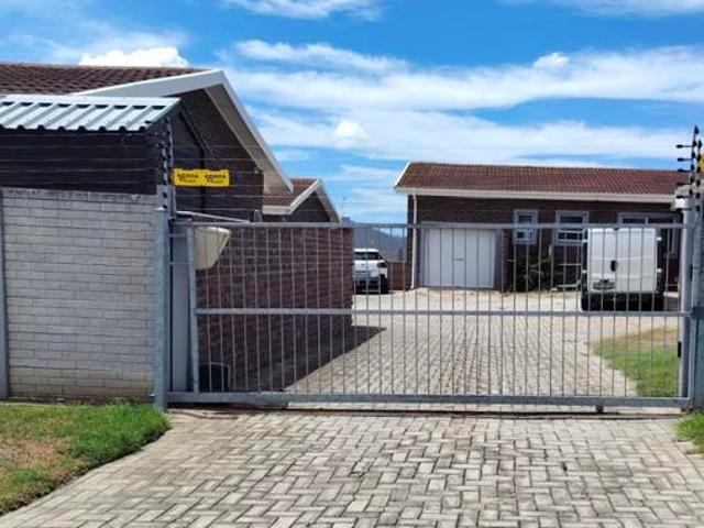 3 Bedroom Townhouse in Heuwelkruin