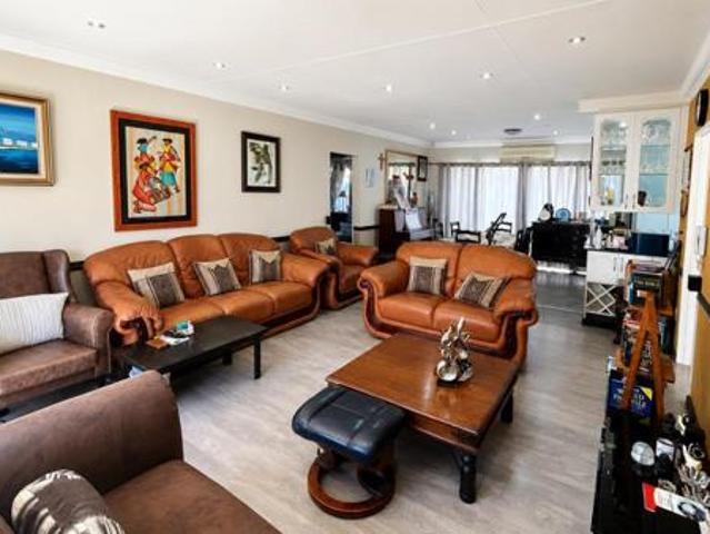 3 Bedroom Townhouse in Heuwelsig
