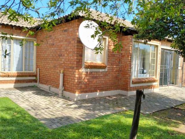 3 Bedroom Townhouse in Heuwelsig Estate