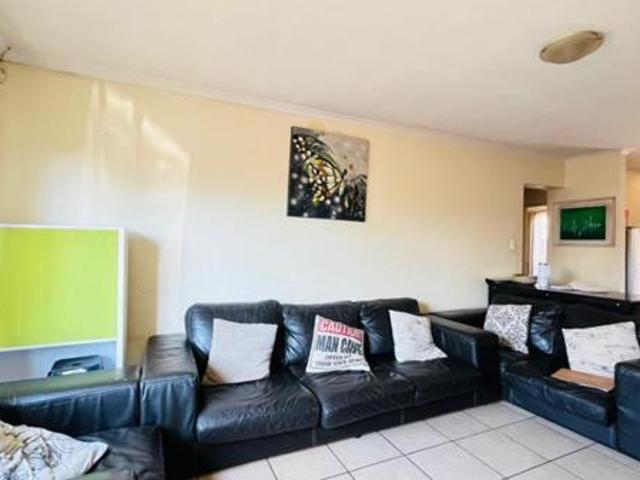 3 Bedroom Townhouse in Heuwelsig Estate