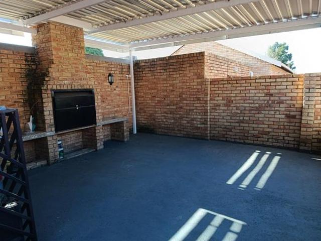 3 Bedroom Townhouse in Heuwelsig Estate