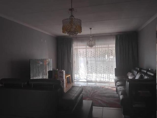 3 Bedroom Townhouse in Heuwelsig Estate
