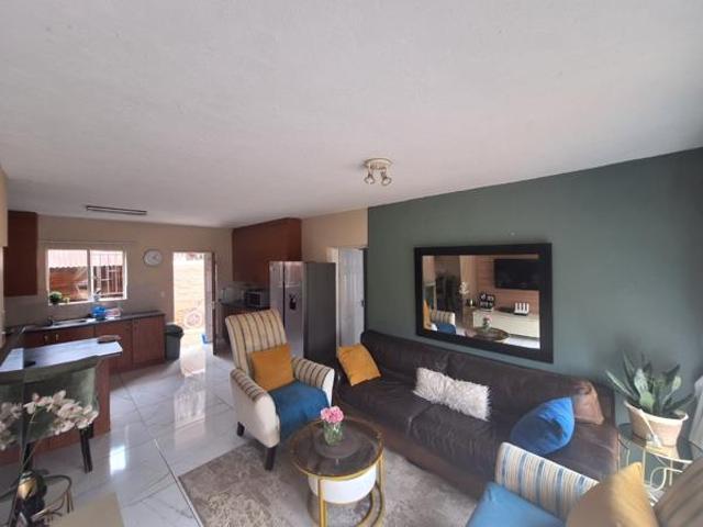 3 Bedroom Townhouse in Heuwelsig Estate
