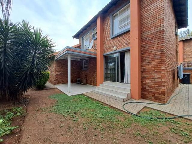 3 Bedroom Townhouse in Heuwelsig Estate