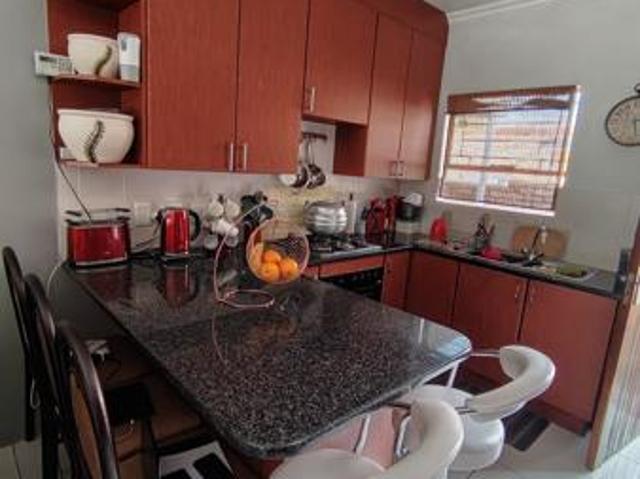 3 Bedroom Townhouse in Heuwelsig Estate