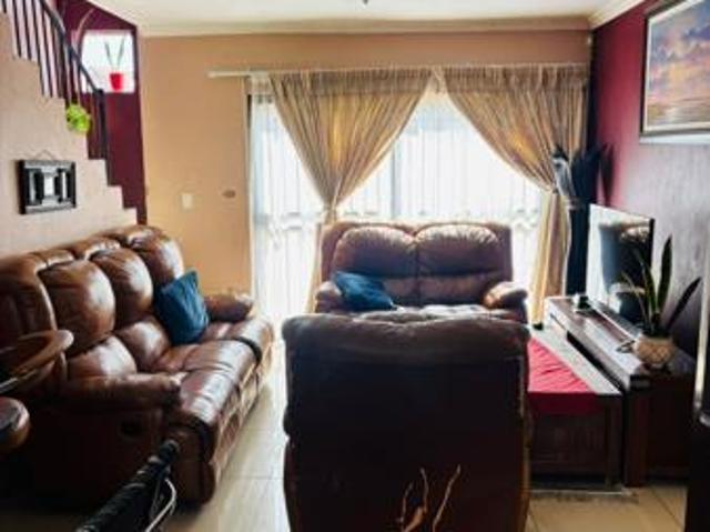 3 Bedroom Townhouse in Heuwelsig Estate