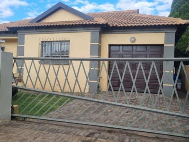 3 Bedroom Townhouse in Highveld Park