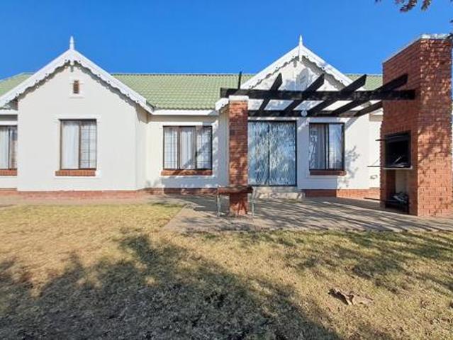3 Bedroom Townhouse in Hillside