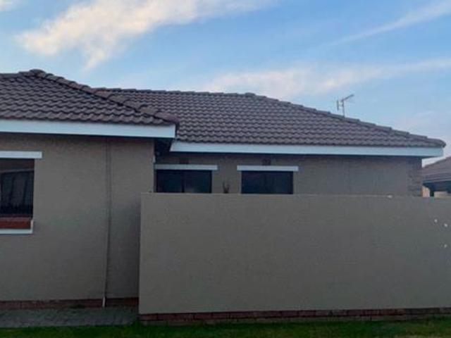 3 Bedroom Townhouse in Hillside