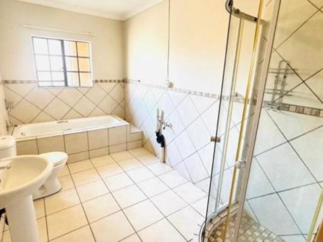 3 Bedroom Townhouse in Hoeveld Park