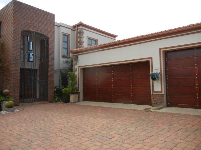 3 Bedroom Townhouse in Hoeveld Park