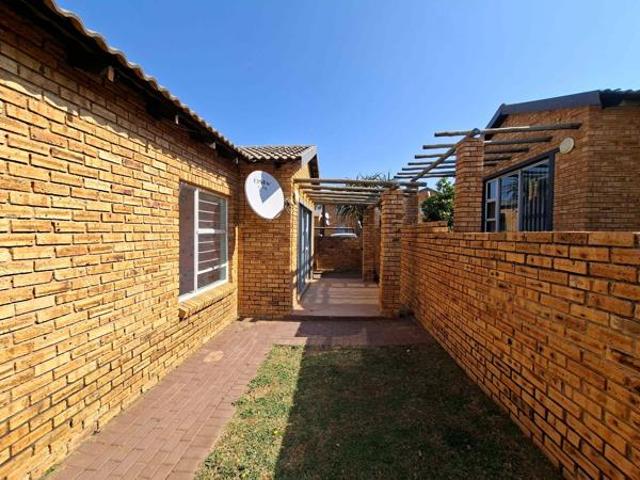 3 Bedroom Townhouse in Honey Park