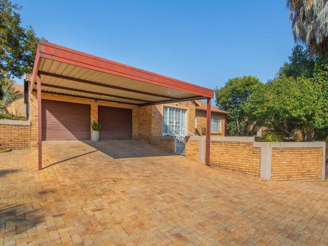 3 Bedroom Townhouse in Honeydew Manor