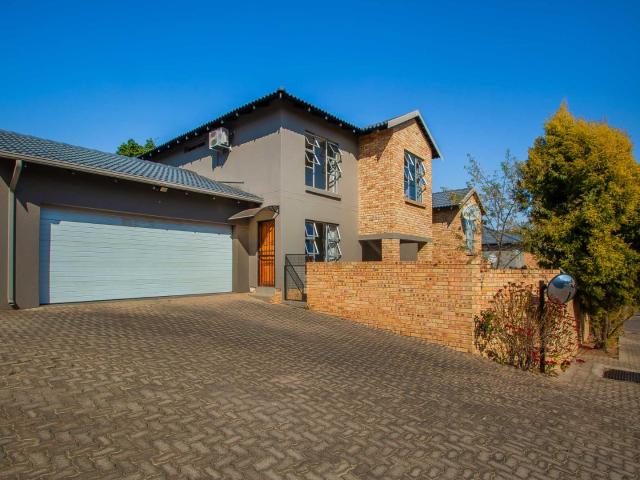 3 Bedroom Townhouse in Honeydew Manor