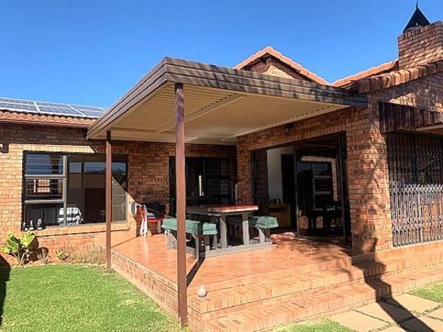 3 Bedroom Townhouse in Honeydew Manor