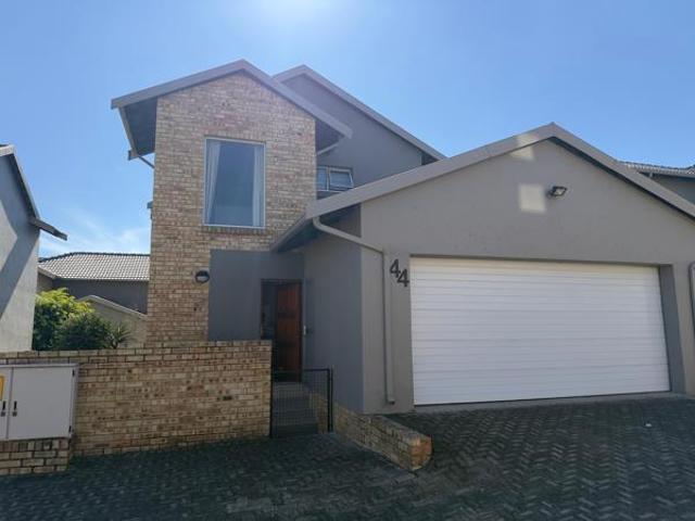 3 Bedroom Townhouse in Honeydew Manor