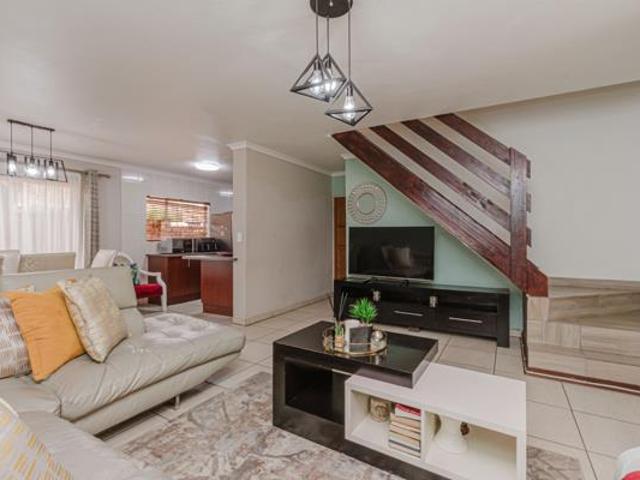 3 Bedroom Townhouse in Honeydew Manor
