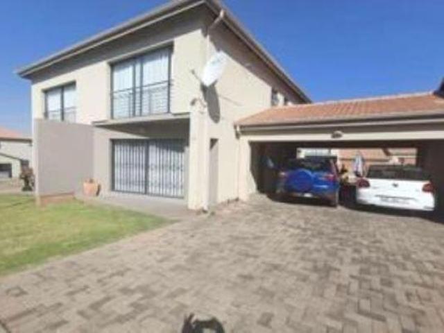 3 Bedroom Townhouse in Jackaroo Park