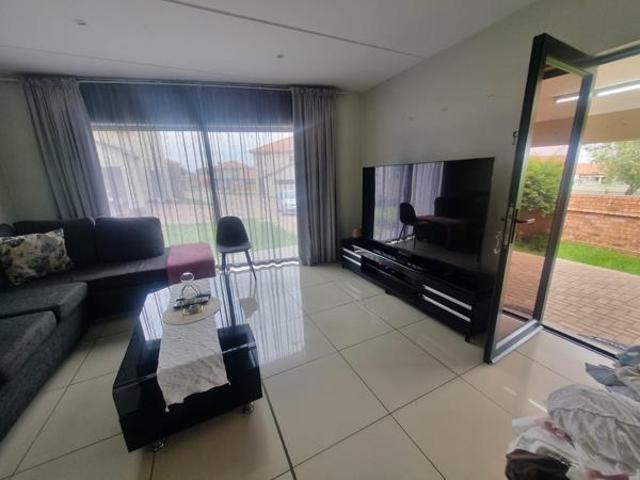 3 Bedroom Townhouse in Jackaroo Park