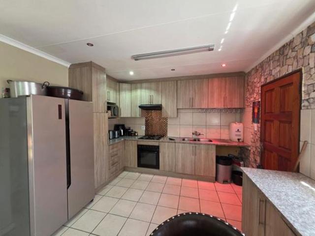 3 Bedroom Townhouse in Jackaroo Park