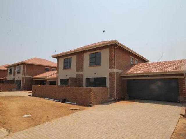3 Bedroom Townhouse in Jackaroo Park