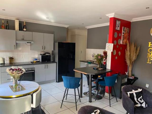 3 Bedroom Townhouse in Jackaroo Park